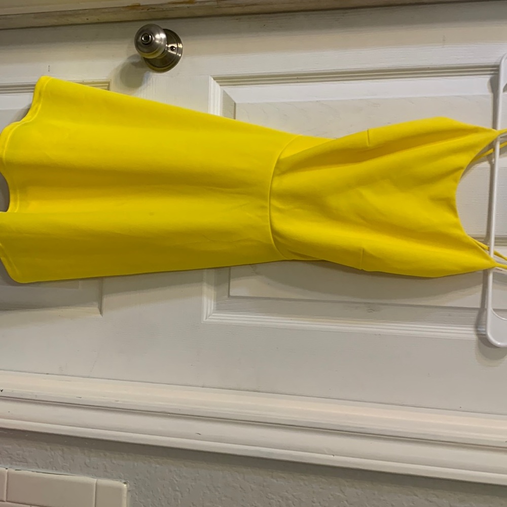 yellow dress